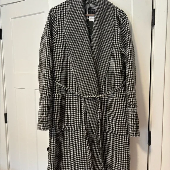🤍 Bernardo Houndstooth Longline Coat – NWT, Size M 🖤 - Picture 4 of 9